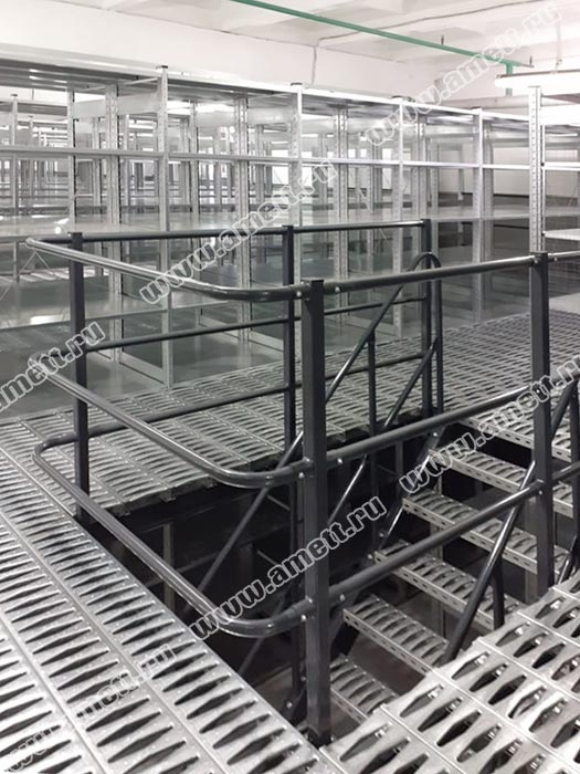 Стеллажный мезонин для склада интернет-магазина Korri Group