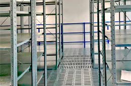 Комбинированный мезонин в магазине автозапчастей
