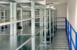 Комбинированный мезонин в магазине автозапчастей